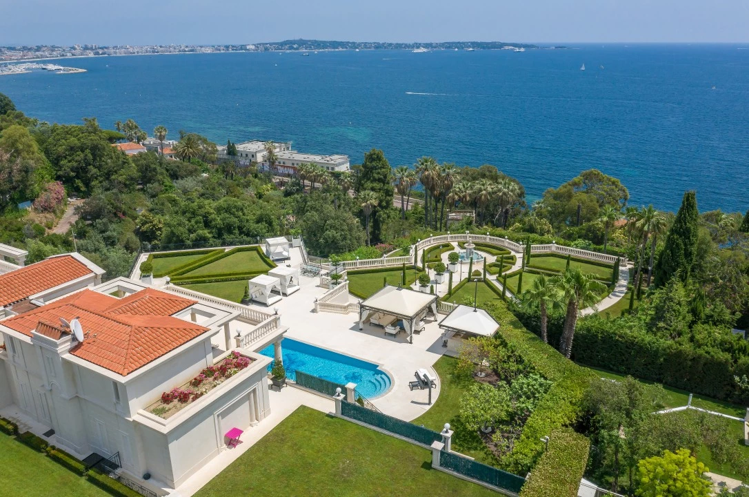 1680597353-Luxury Real estate rent Cannes Sky property sea view pool.webp